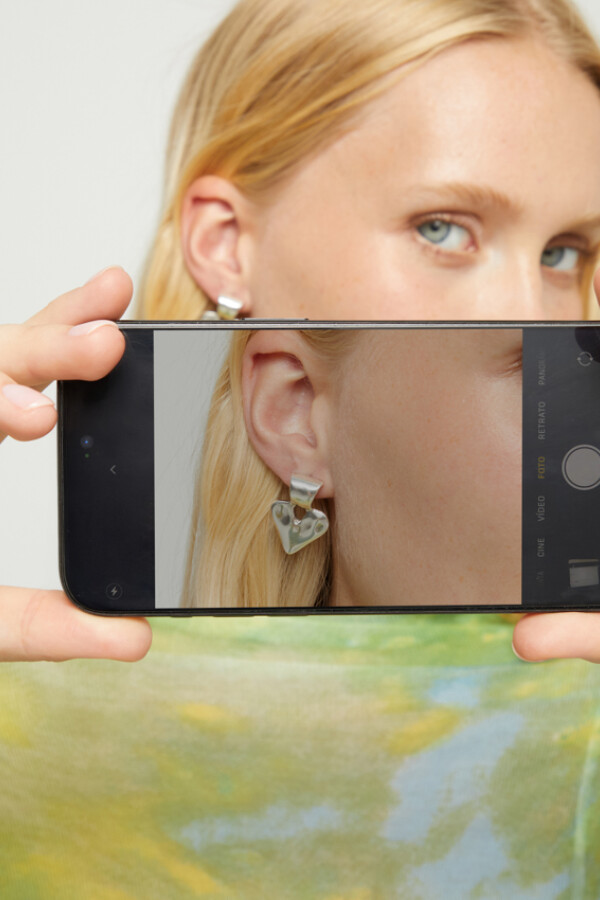 PENDIENTES DE CORAZÓN DE ALEACIÓN DE METALES BAÑADOS EN PLATA DE LEY Pendiente