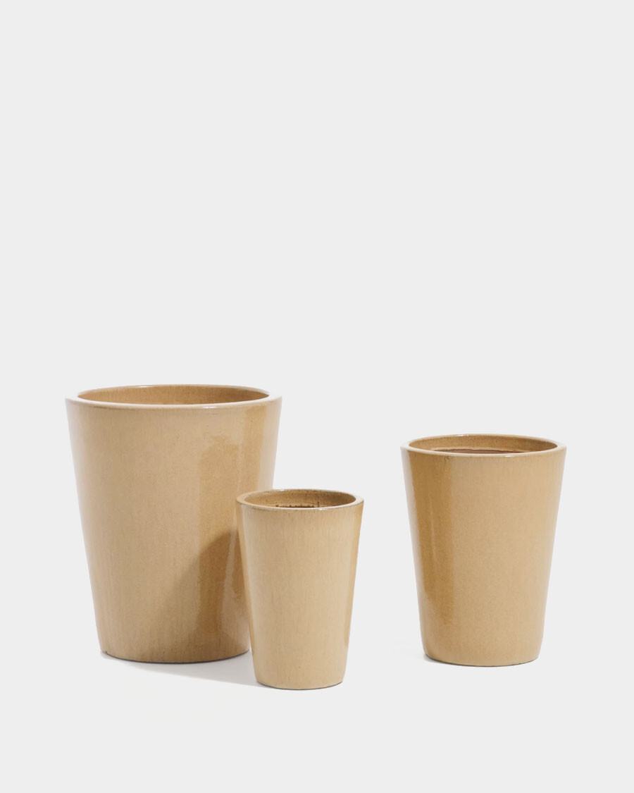 Set Rotja de 3 maceteros de terracota con acabado beige glaseado Ø 26 / 35 / 47 cm. Set Rotja de 3 maceteros de terracota con acabado beige glaseado Ø 26 / 35 / 47 cm.
