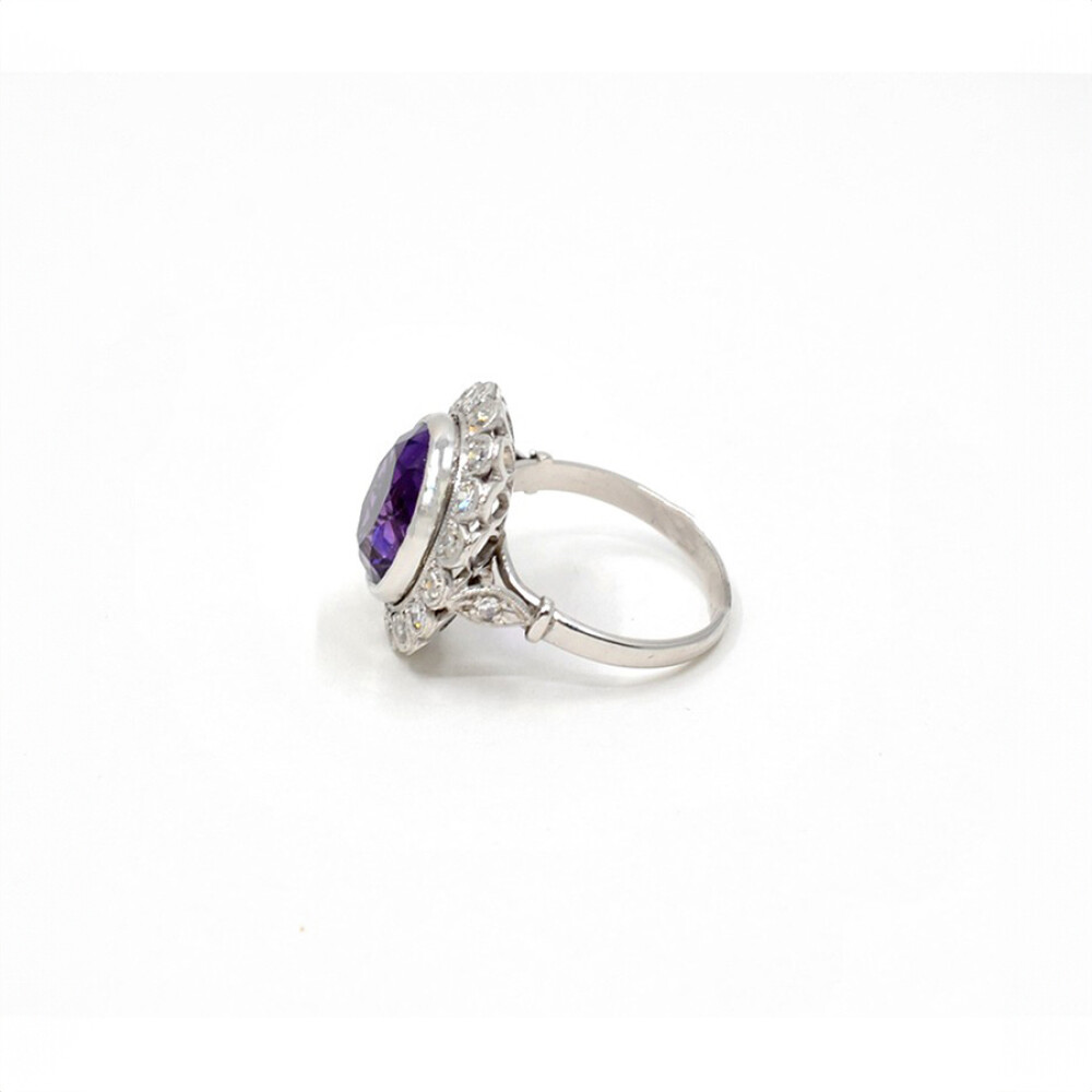 Anillo En Oro Blanco 18K Con Brillantes E Importante Amatista Anillo En Oro Blanco 18K Con Brillantes E Importante Amatista