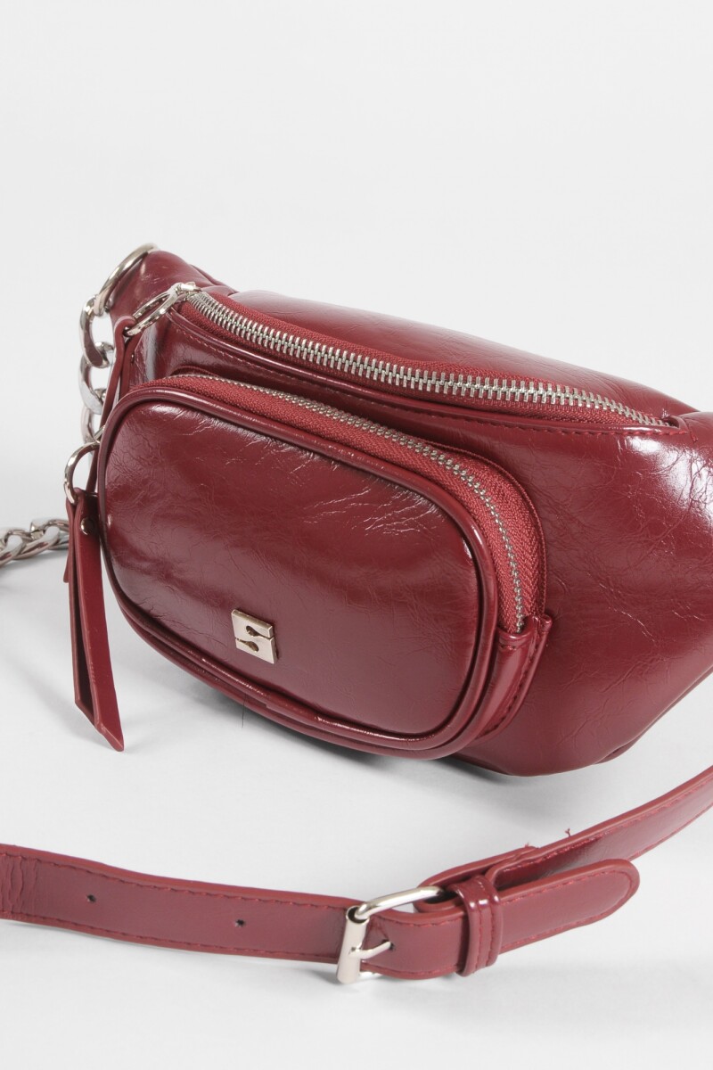 Cartera de hombro con cierres bordo