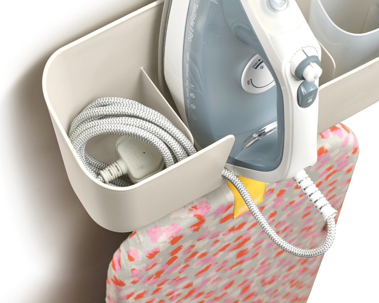 Organizador de Pared para Plancha y Tabla de Planchar Joseph Joseph IronHub™ Organizador de Pared para Plancha y Tabla de Planchar Joseph Joseph IronHub™