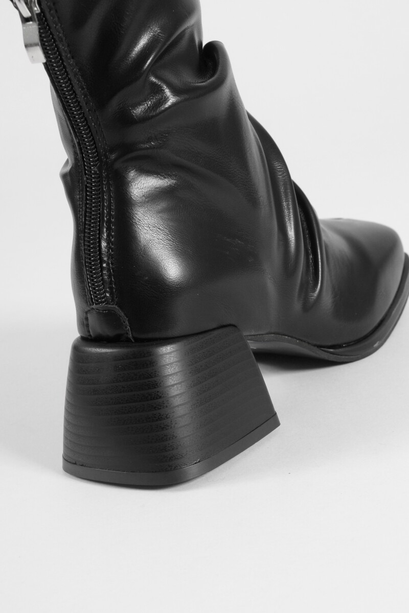 Botas punta cuadrada negro
