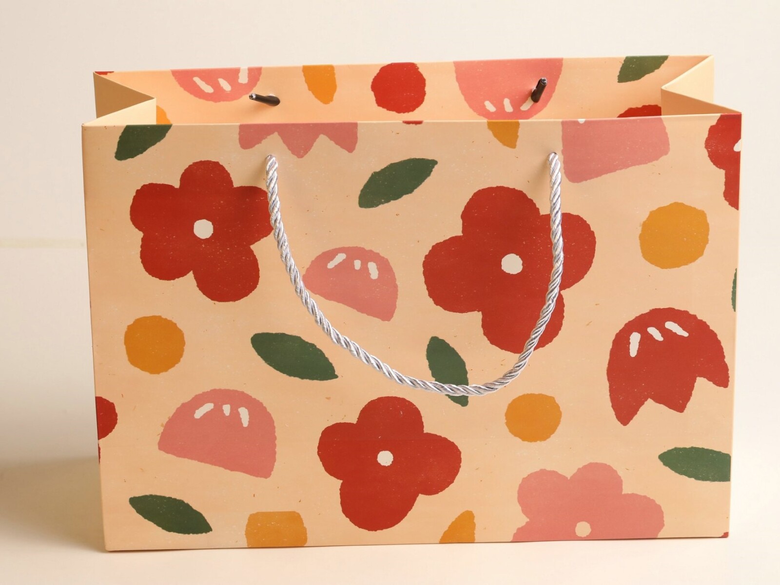 BOLSA DE REGALO (FLORES ROJAS/M) 