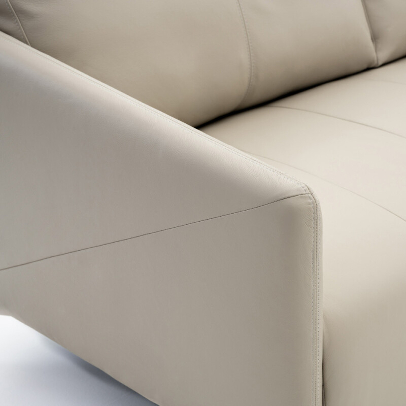 SOFA 2 CUERPOS - 100% CUERO - MODELO SANTIAGO - COLOR PERLA - PATAS CHAMPAGNE SOFA 2 CUERPOS - 100% CUERO - MODELO SANTIAGO - COLOR PERLA - PATAS CHAMPAGNE