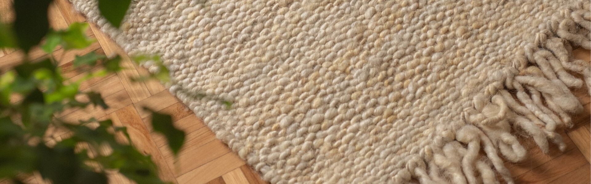 Alfombras mantas y almohadones de lana