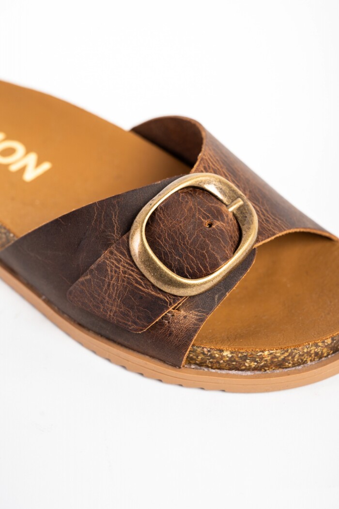Sandalias De Cuero Hebilla Redonda Chocolate