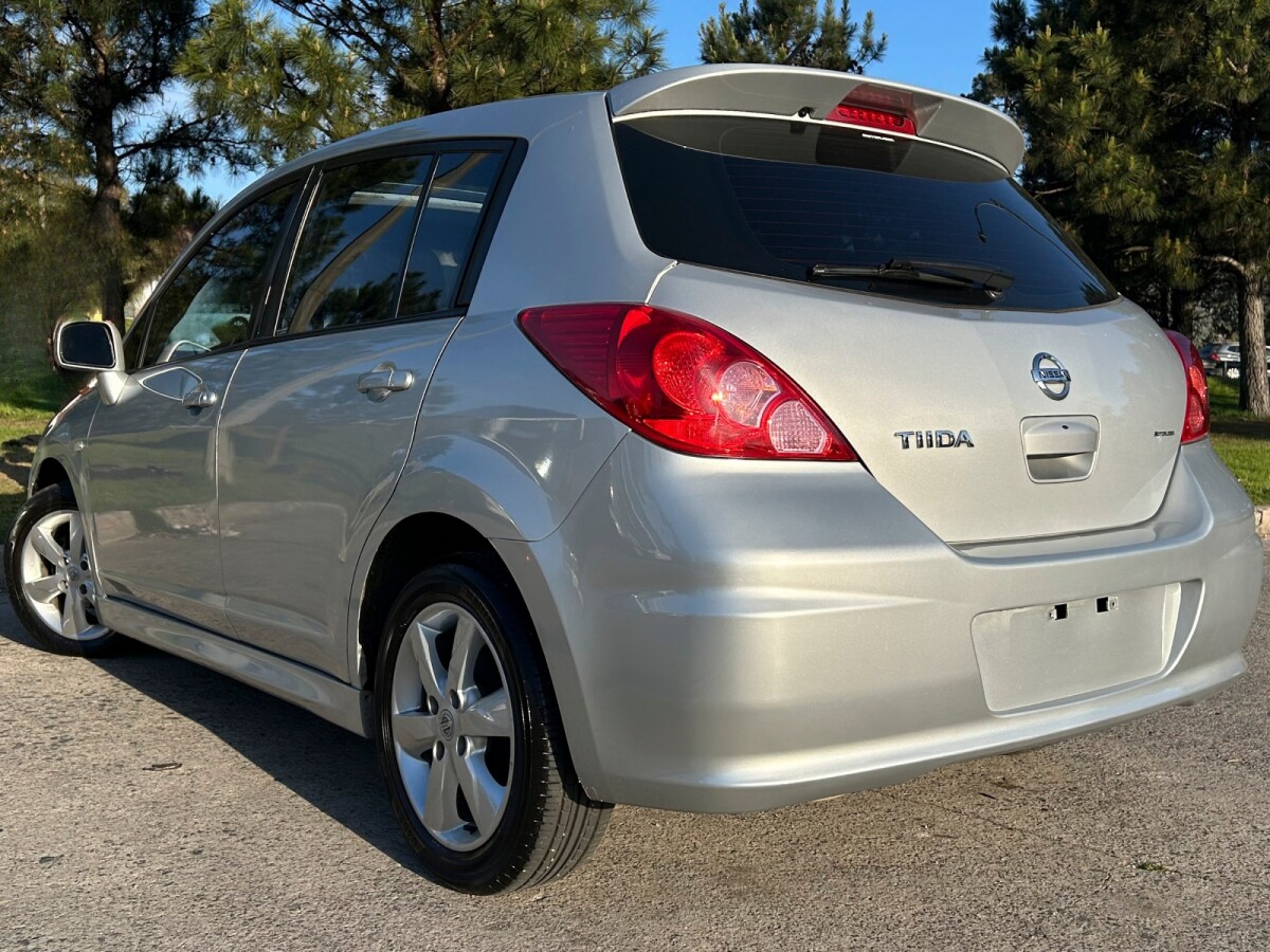 Nissan Tiida 1.8 EXCELENTE ESTADO! | Permuta / Financia Nissan Tiida 1.8 EXCELENTE ESTADO! | Permuta / Financia