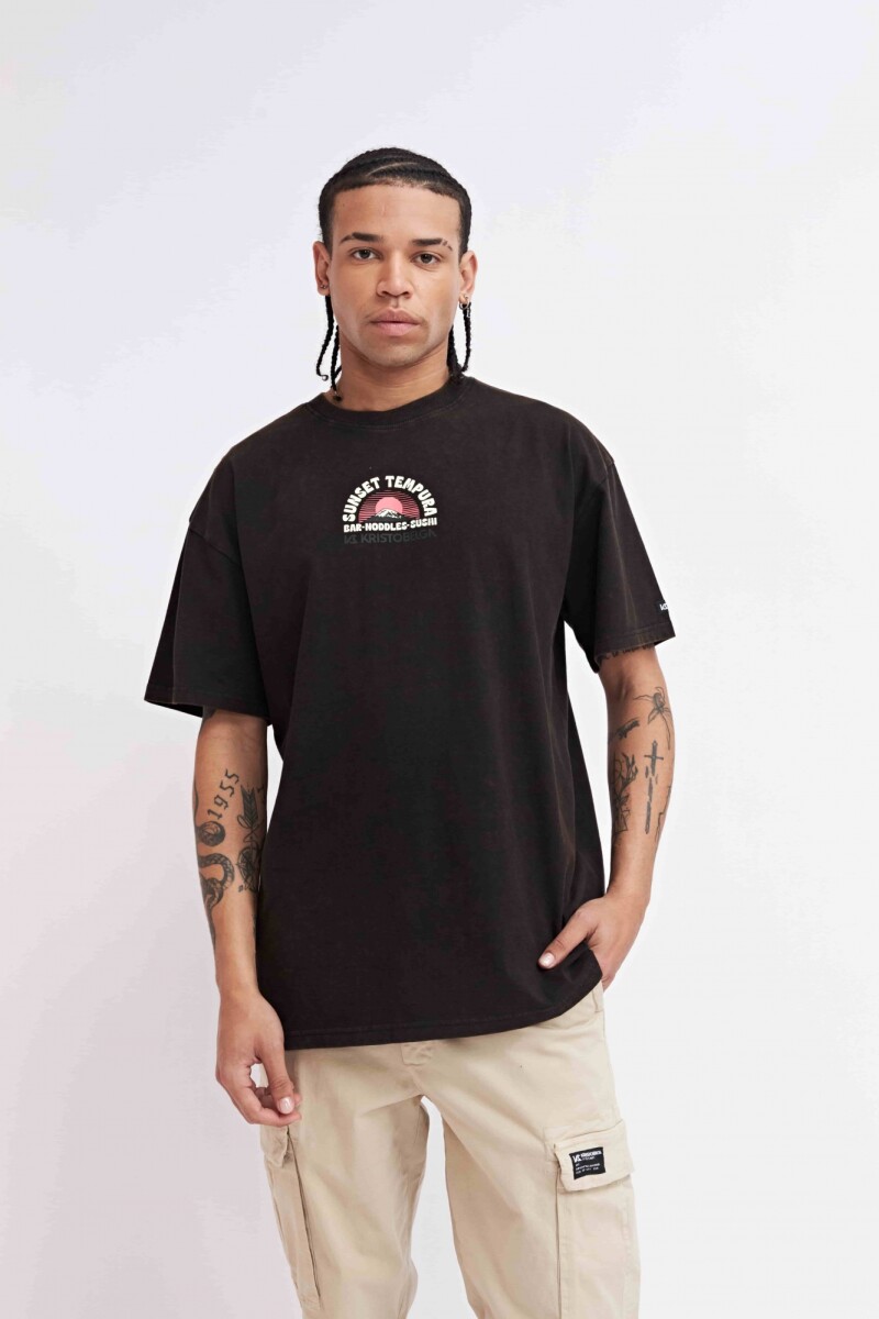 REMERA NERJA - NEGRO 