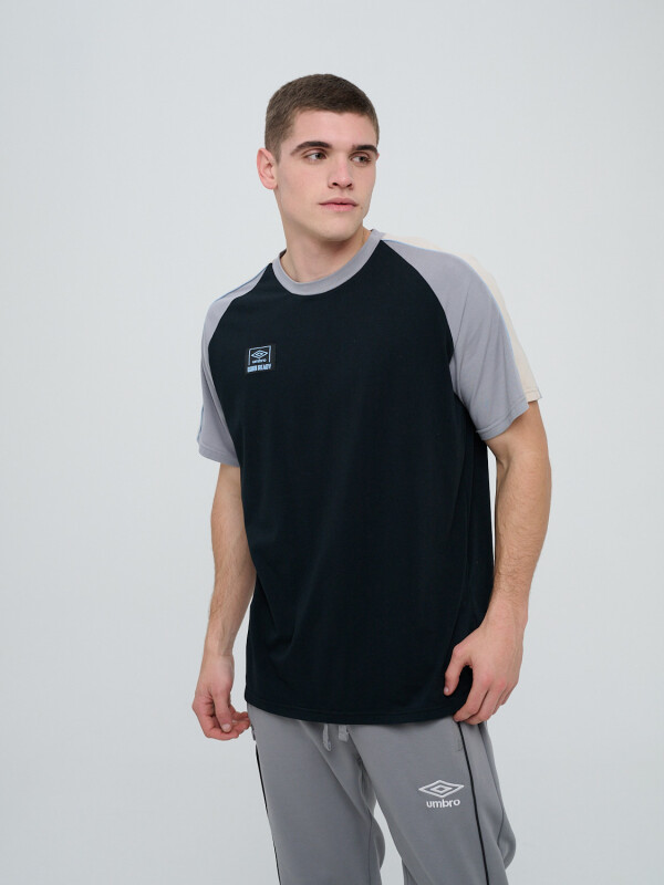 REMERA BORN Umbro Hombre 029