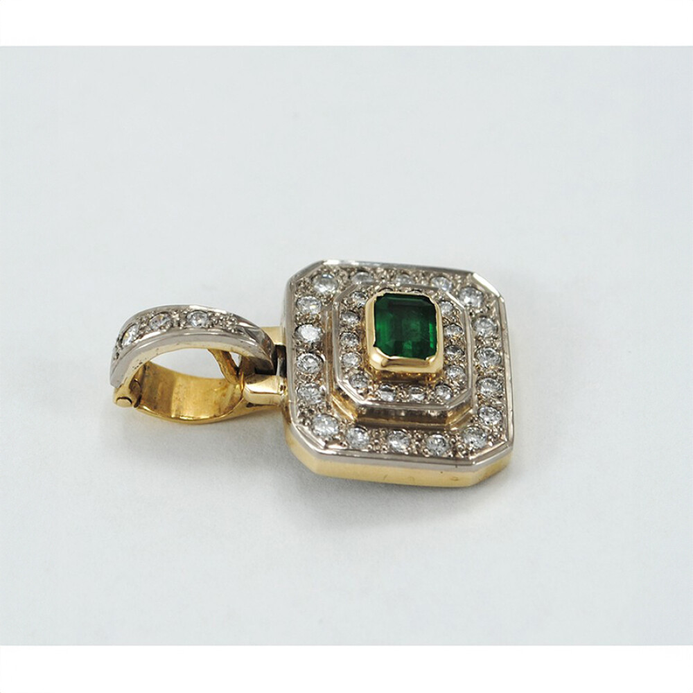 Dije En Oro 18 K, Esmeralda Y Brillantes. Hechos A Mano Dije En Oro 18 K, Esmeralda Y Brillantes. Hechos A Mano