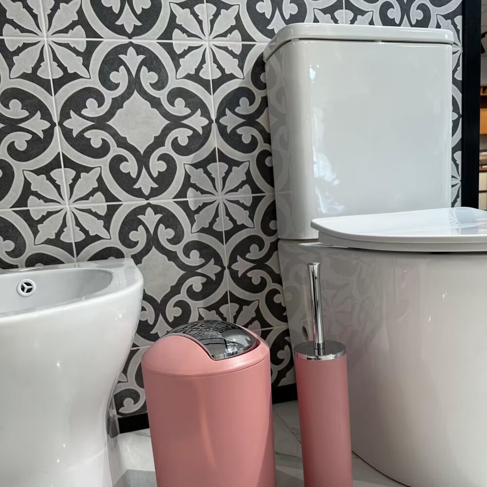 Set de baño 6 pz Rosa y cromo (papelera-dispensadores) Set De Baño 6 Pz Rosa Y Cromo (papelera-dispensadores)