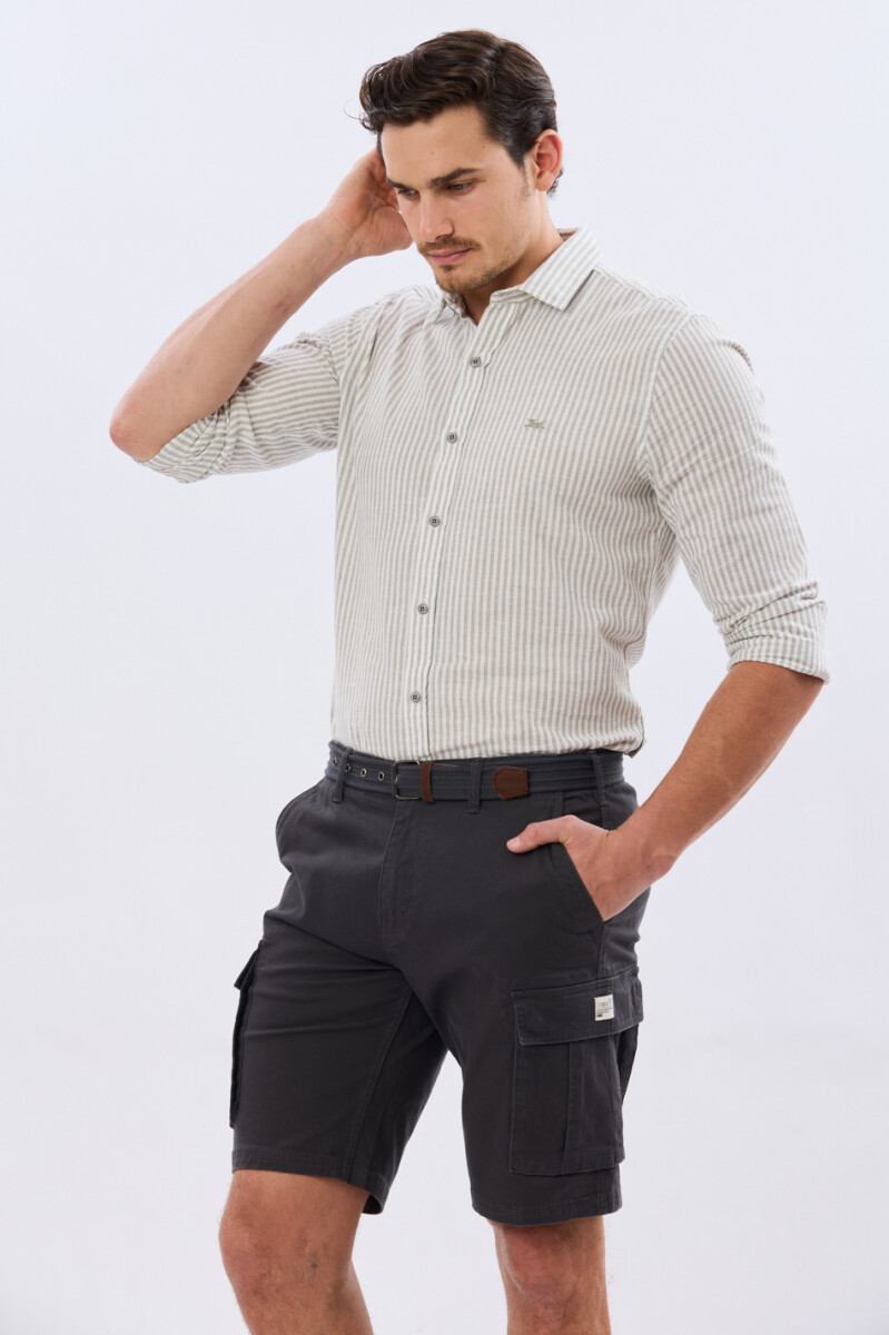 BERMUDA CARGO CON CINTO - Gris 
