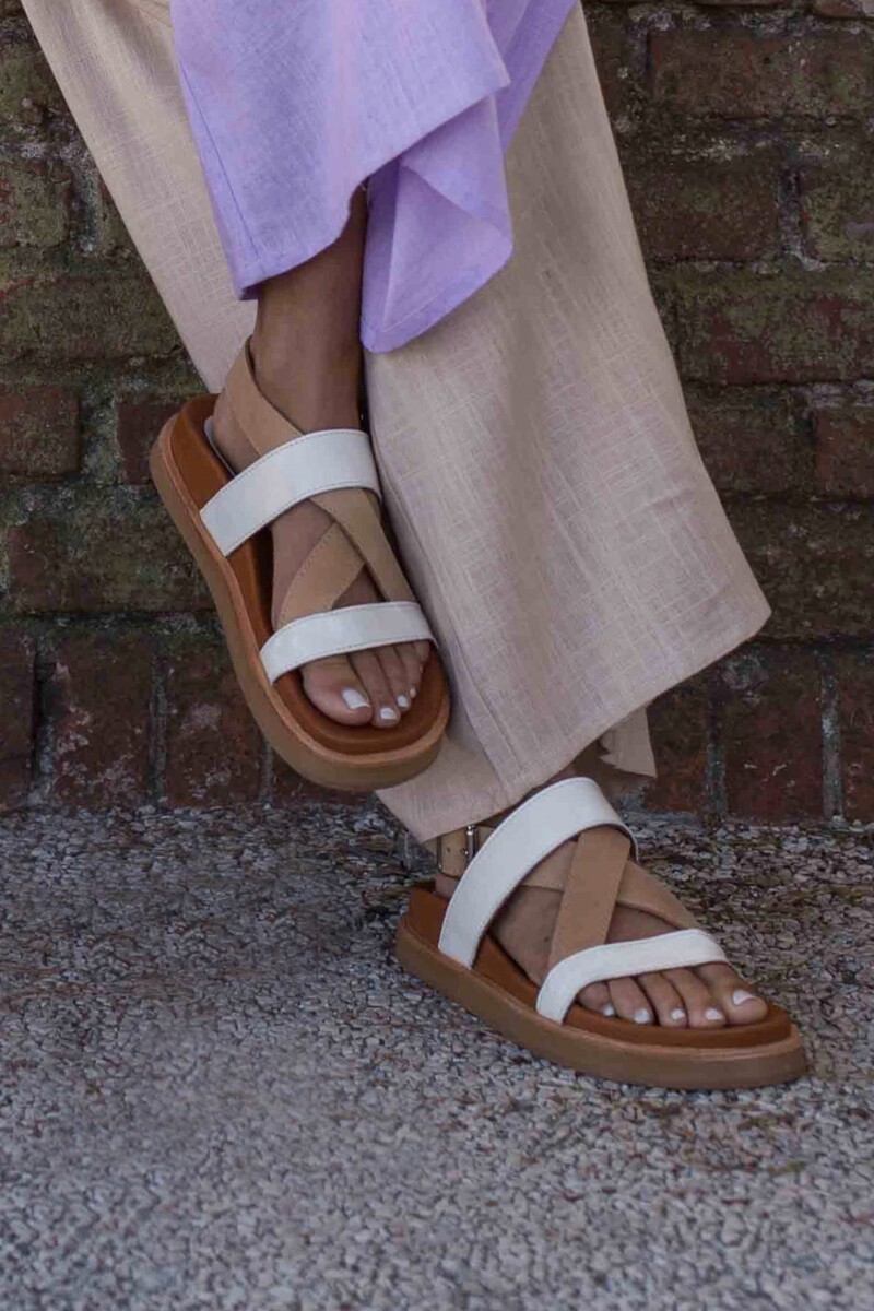 SANDALIA CRUZ SS23 Blanco Y Tos