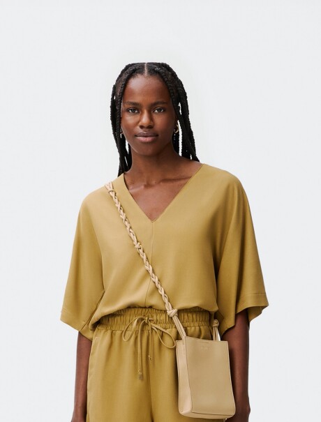 BLUSA CON ESCOTE EN V MARRÓN