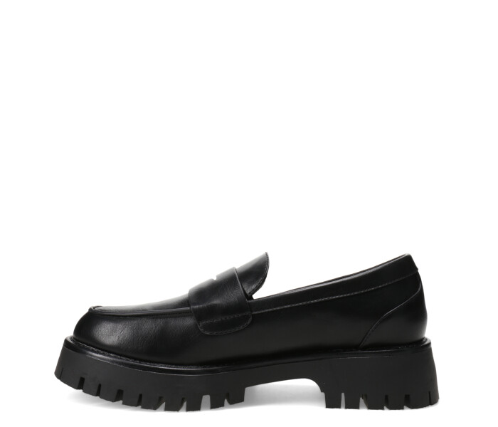 Zapato mocasin KANU con tachas Black