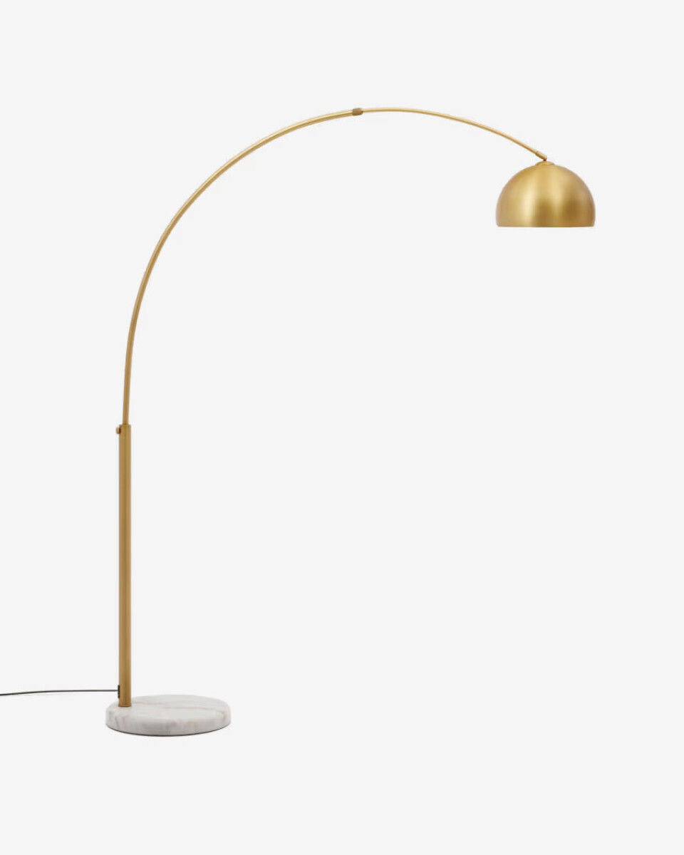 Lámpara de pie Madali de metal con acabado latón y mármol blanco 