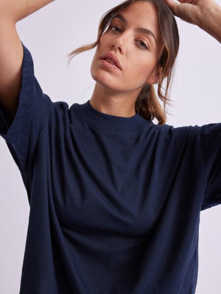 Remera 3/4 Cuello Alto Azul Marino