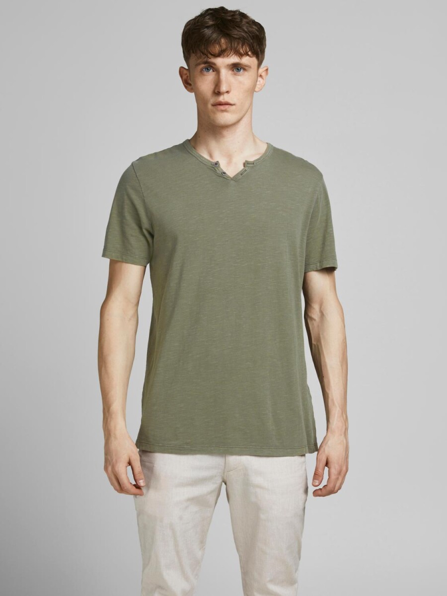 Camiseta Split Cuello "v" - Dusky Green 