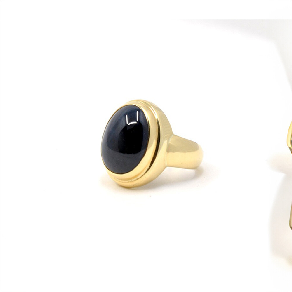 Anillo En Oro 18K Amarillo Con Zafiro Cabujon Anillo En Oro 18K Amarillo Con Zafiro Cabujon