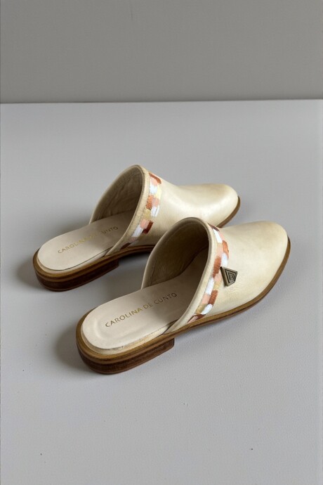 Sandalias LIA Natural Línea Ottenta Con Arte Sandalias LIA Natural Línea Ottenta Con Arte