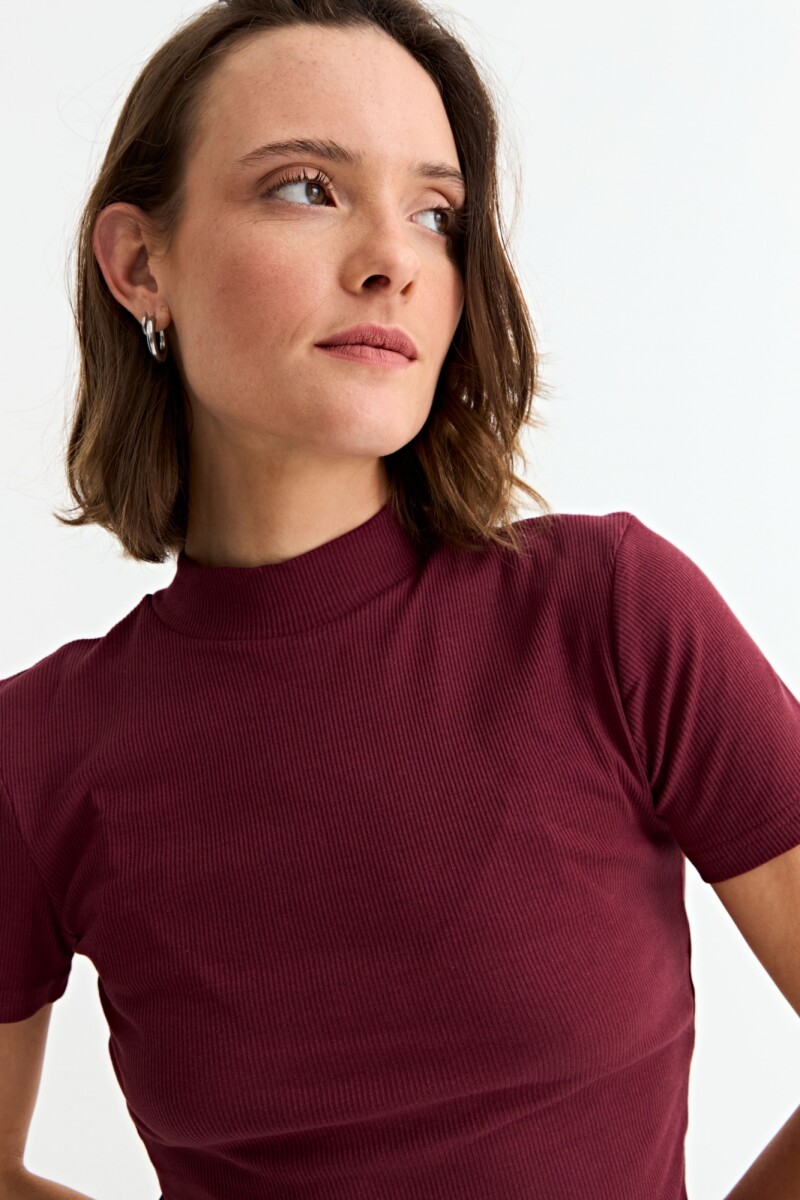 Remera m/c con cuello media polera BORDO