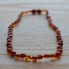 Collar ambar piedra redonda marron