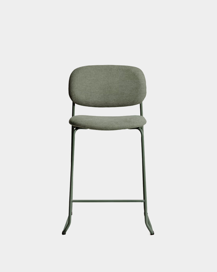 Taburete apilable Meli de chenilla verde y patas de metal verde FSC Mix Credit 65 cm Taburete apilable Meli de chenilla verde y patas de metal verde FSC Mix Credit 65 cm