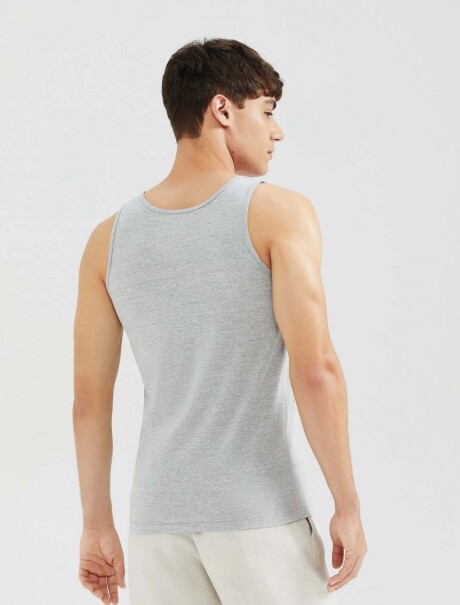 MUSCULOSA BÁSICA MASCULINA GRIS
