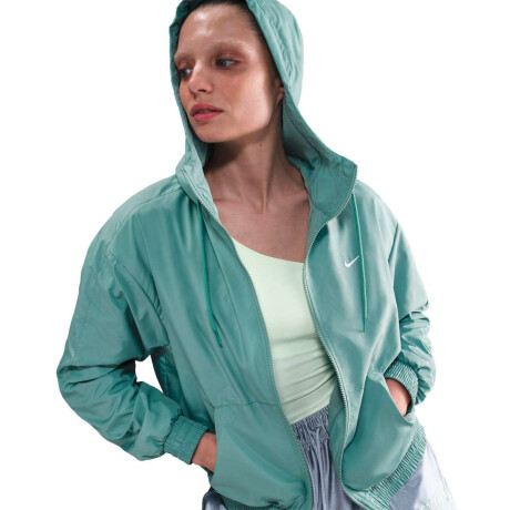 Abrigo Nike Sportswear Classic Wovens de Mujer multicolor