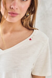 Remera Escote V Algodón Nácar