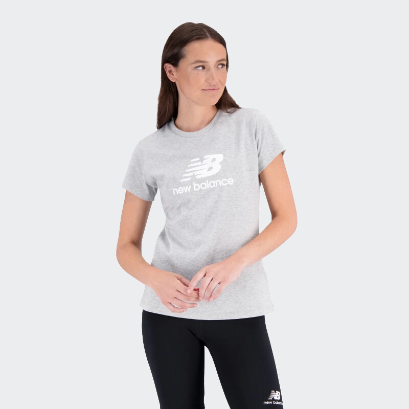 Remera New Balance Essentials Stacked Logo Gris