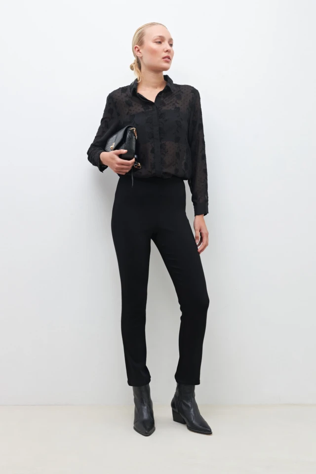 Jegging tiro alto negro