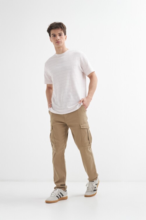 T-shirt con bordado y textura CRUDO