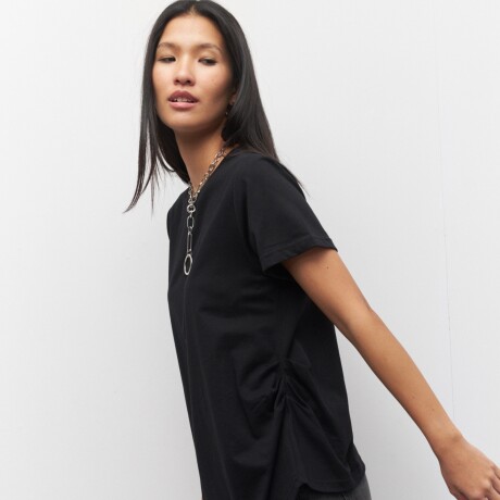 REMERA MONTAGUE Negro