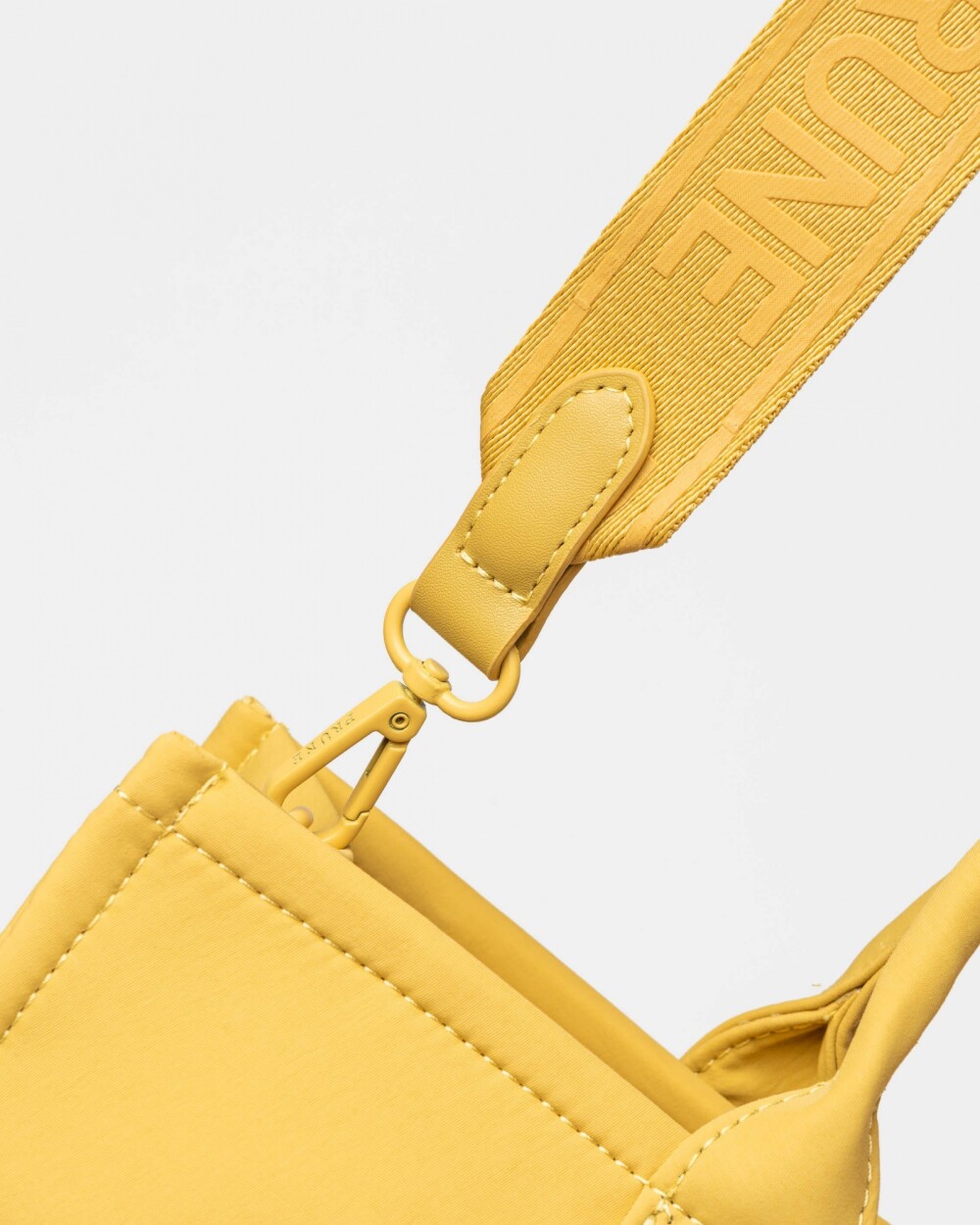 Cartera de mano Elena en nylon Beige