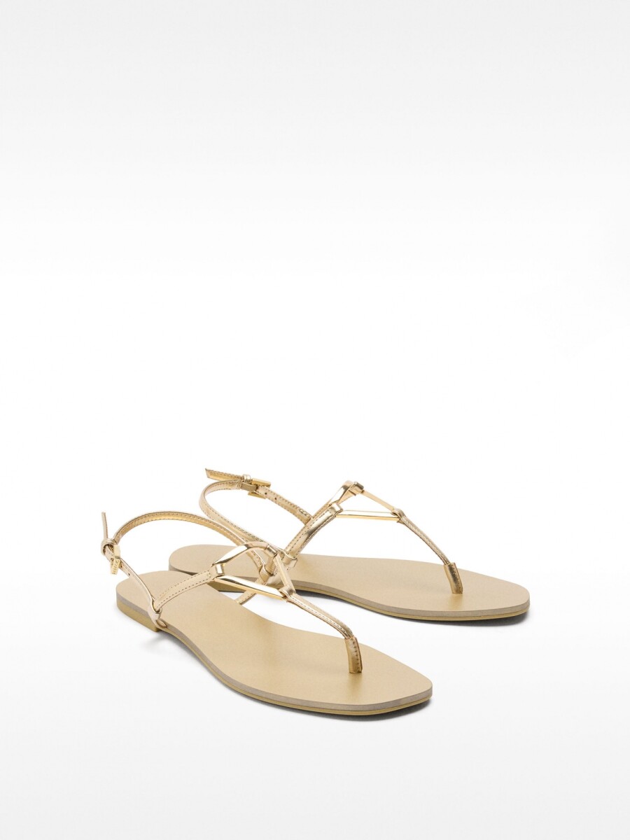 Sandalias Planas Con Tiras Y Detalle Metálico dorado