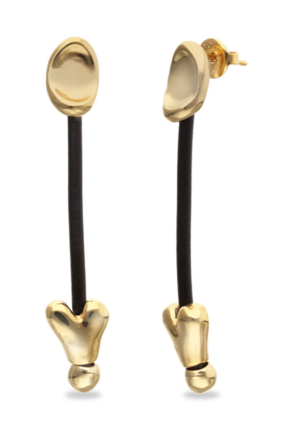 PENDIENTES LARGOS DE CUERO Y ALEACIÓN DE METALES BAÑADOS EN ORO 18K Y CORAZONES Pendiente