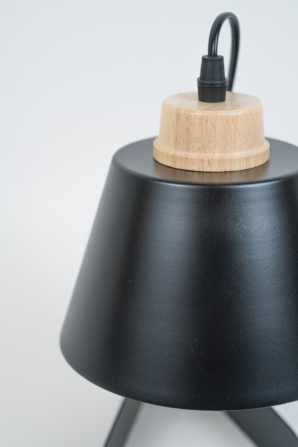 Lampara De Mesa Daelis Negro