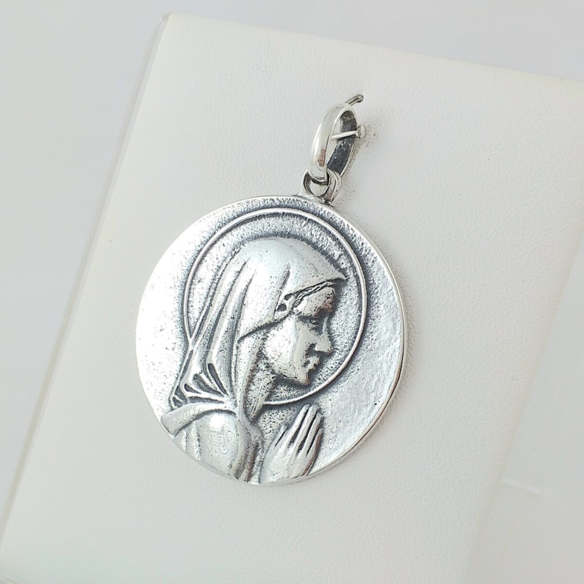 Medalla religiosa Virgen niña de plata 925 cunero. 
