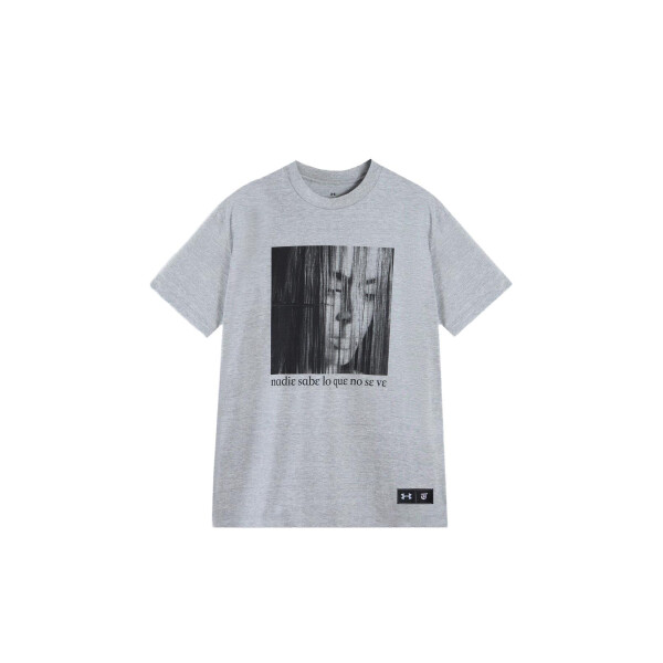 REMERA UNDER ARMOUR TINI UMDP Mujer 6018083-011 Gris
