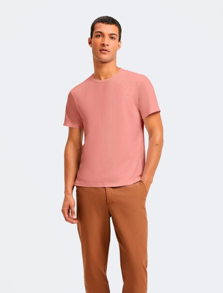 CAMISETA UNISSEX BÁSICA MODELO SLIM ROSA