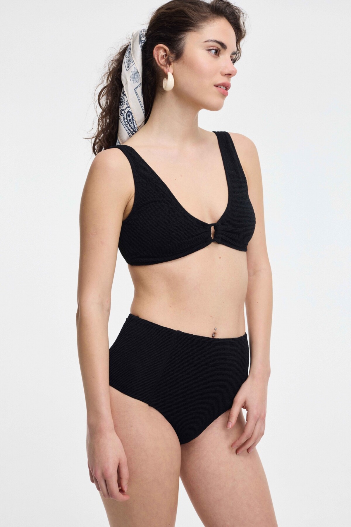 Top Macarella Negro Texturado