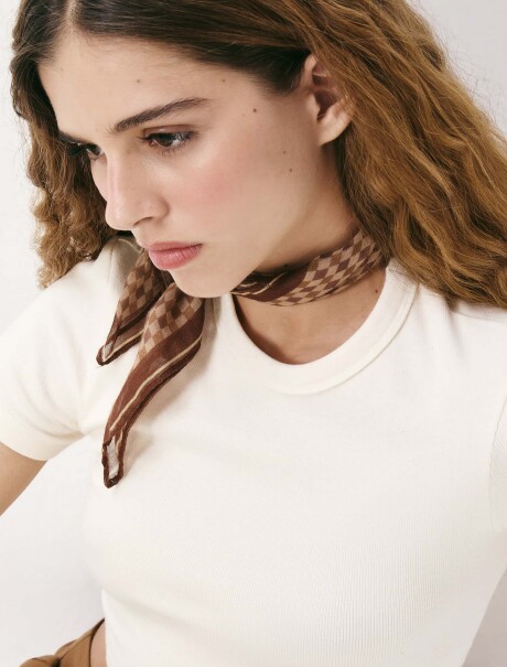 CAMISETA CORTA EN TELA ACANALADA BEIGE