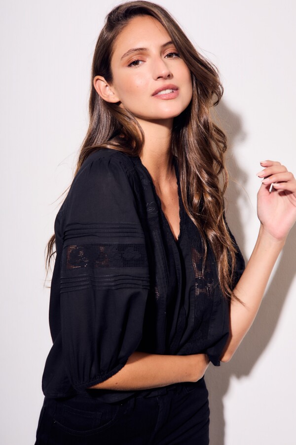Blusa Encaje Bordados Negro