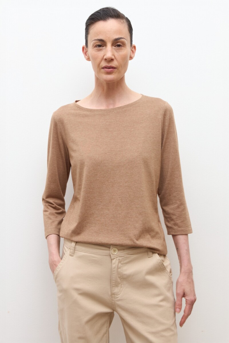 Remera escote bote tostado melange
