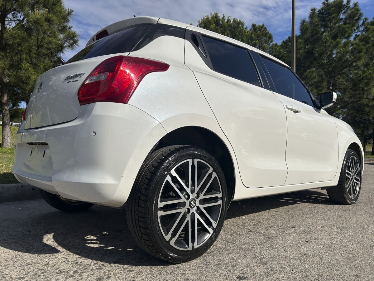 Suzuki Swift GL 2024 EXCELENTE ESTADO! | Permuta / Financia Suzuki Swift GL 2024 EXCELENTE ESTADO! | Permuta / Financia