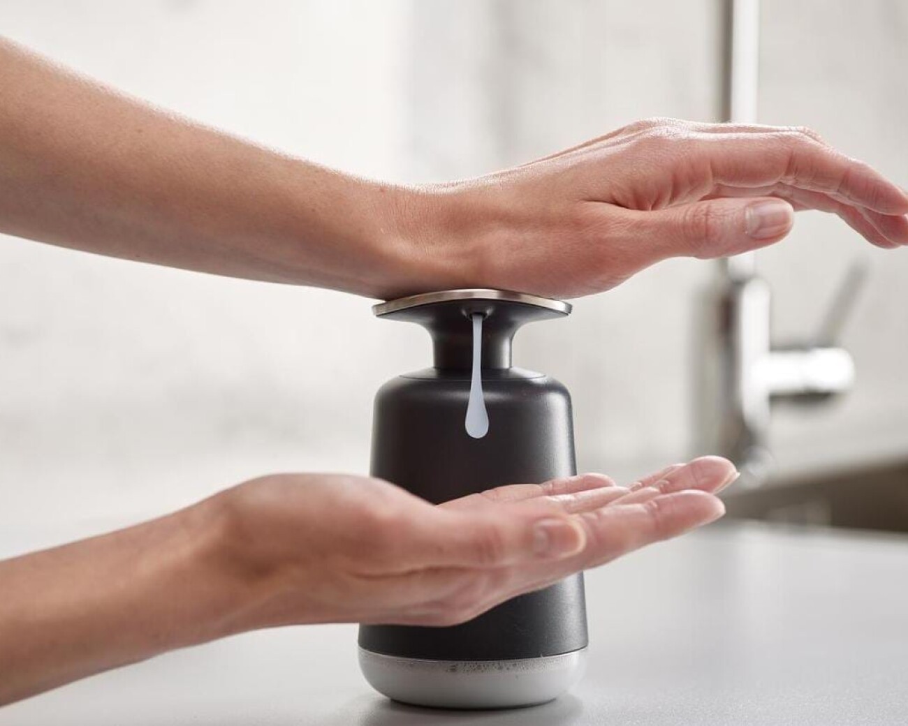 Dispensador de Jabón Presto™ Steel Joseph Joseph Dispensador de Jabón Presto™ Steel Joseph Joseph