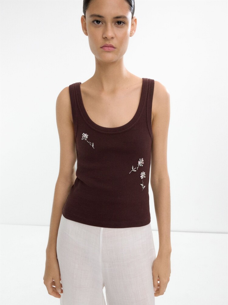 Top Con Flores De Abalorios marron