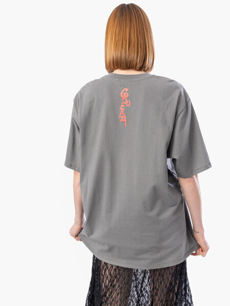 REMERA FASHION CRUELLA GRIS CLARO