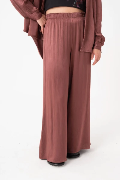PANTALÓN DE TEJIDO ARRUGADO Violeta
